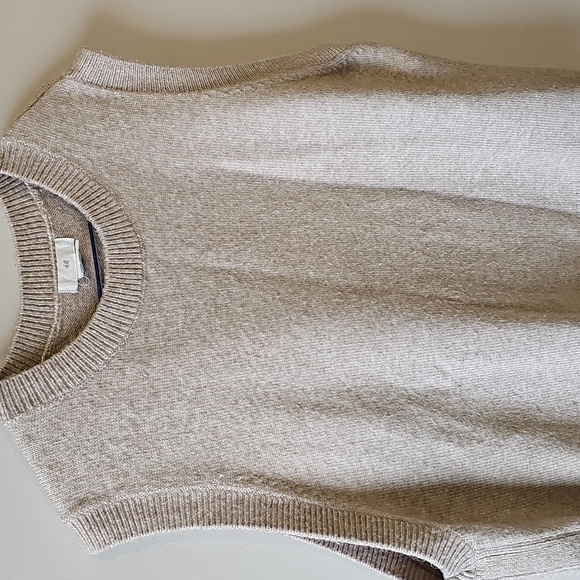 H&M Medium Beige Sleevless Sweater Vest - Picture 2 of 6